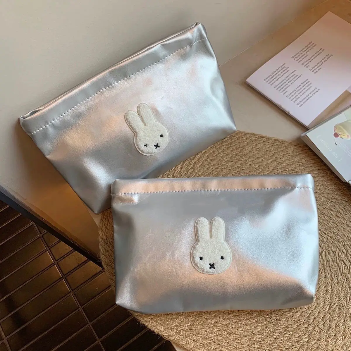 Travel Accessories Toiletries - حقيبة مكياج محمولة بتصميم كرتوني ميفي،