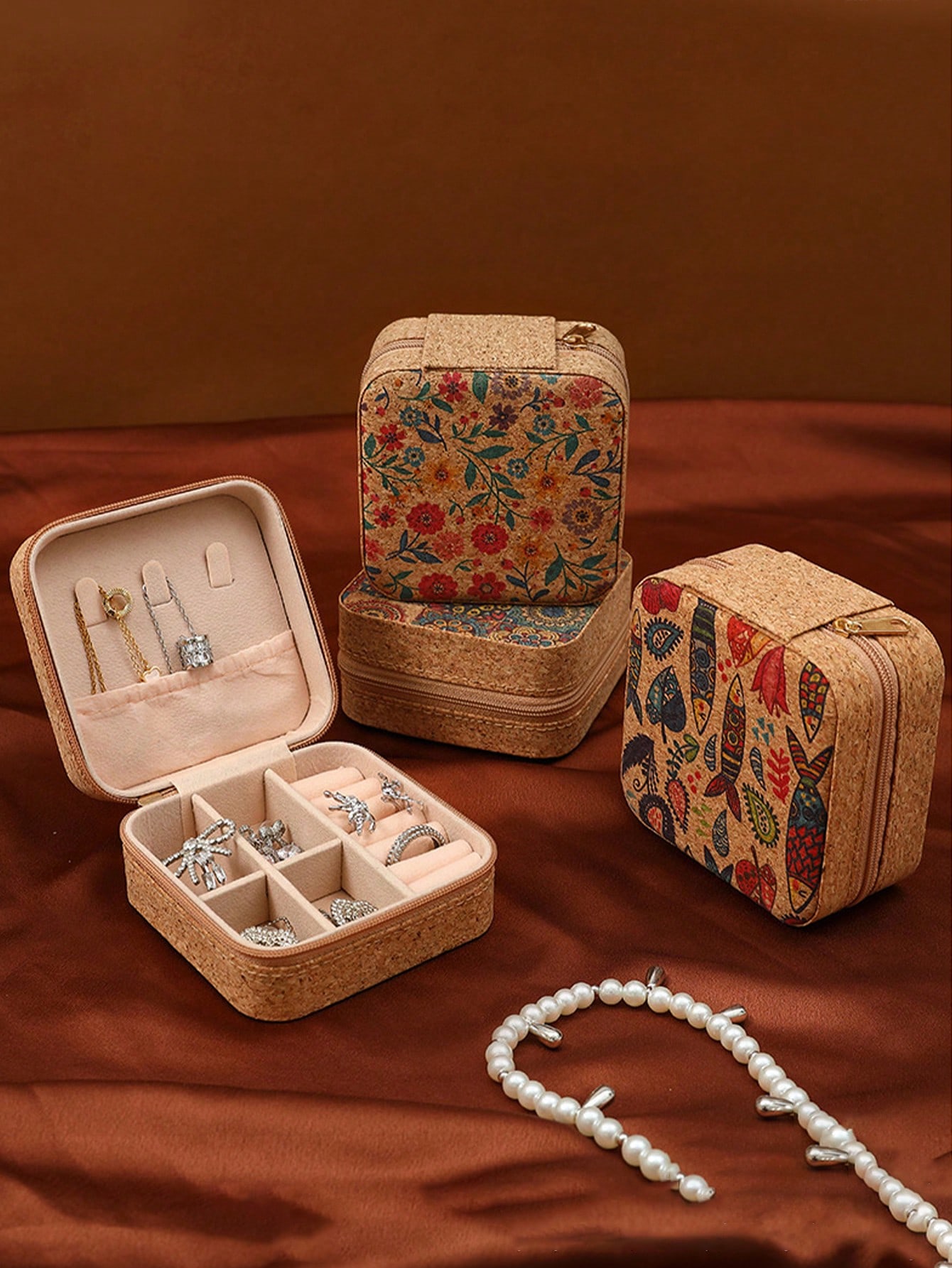 Accessories Travel Jewelry Box - علبة مجوهرات مربعة الشكل بتصميم بوهيمي