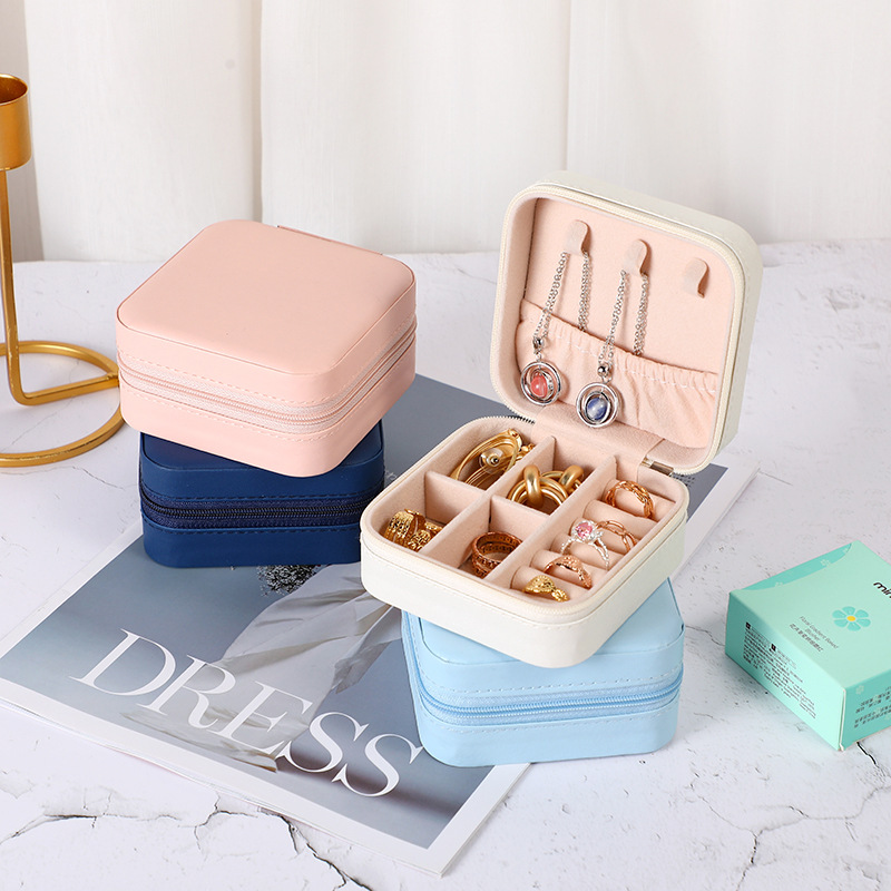 Accessories Travel Jewelry Box - علبة مجوهرات محمولة من البولي يوريثان،