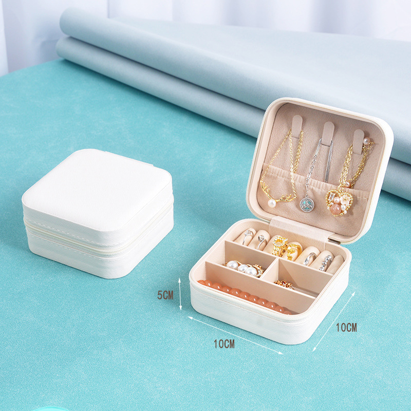 صندوق تخزين مجوهرات ملون وبسيط - مراجعة Accessories Travel Jewelry Box وسعره