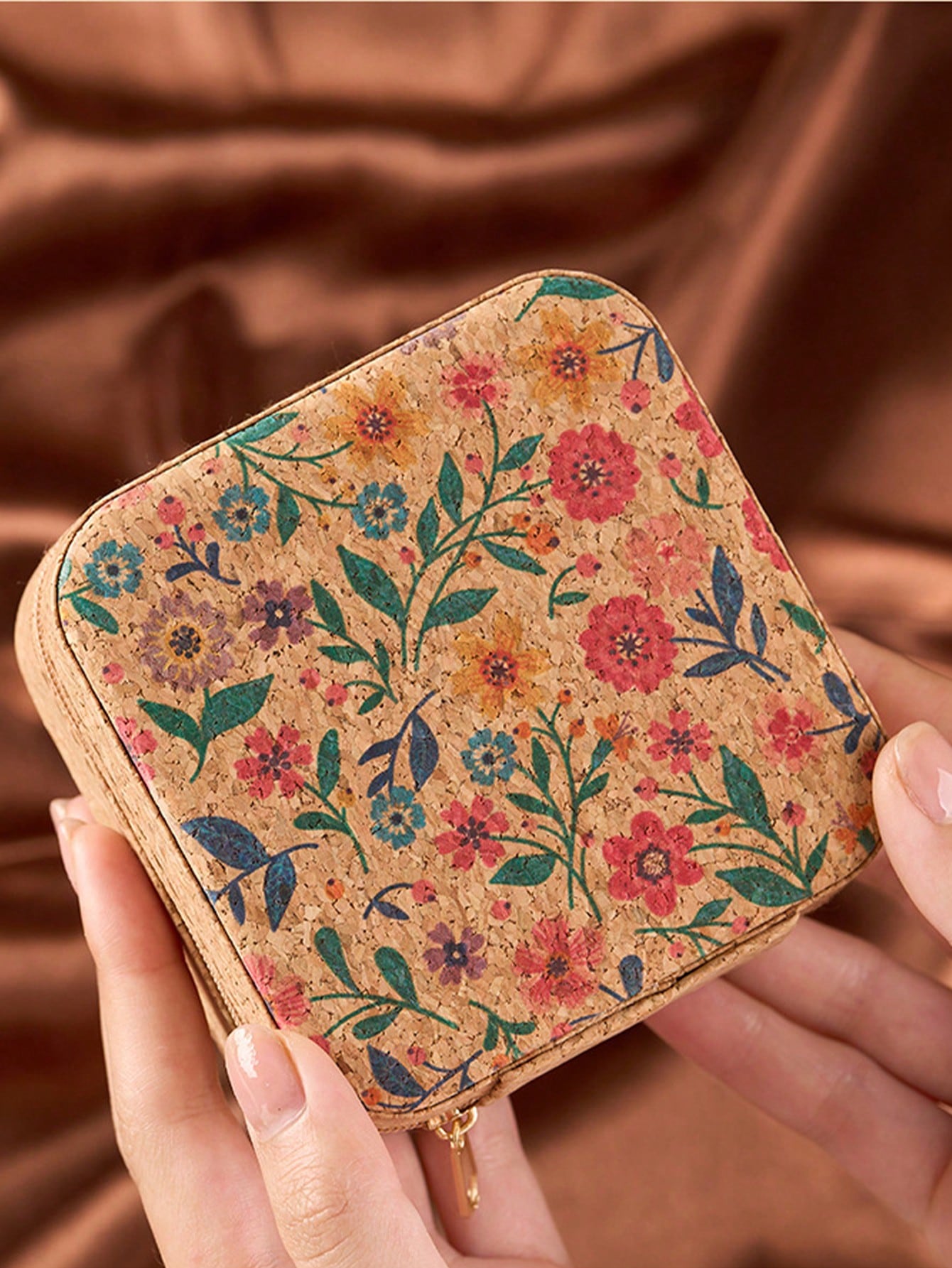 علبة مجوهرات مربعة الشكل بتصمي - مراجعة Accessories Travel Jewelry Box وسعره
