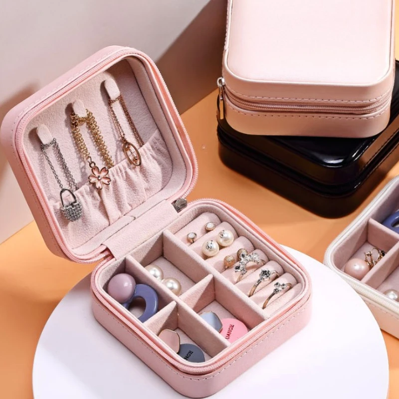 علبة مجوهرات محمولة من البولي  - مراجعة Accessories Travel Jewelry Box وسعره